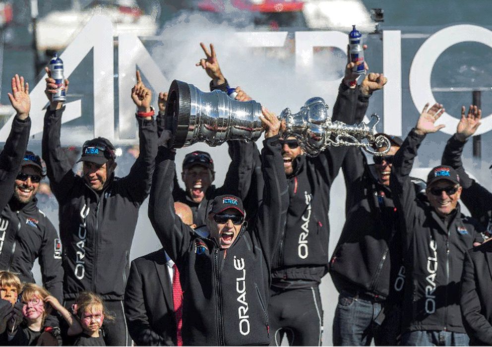 Foto: El equipo Oracle celebra el trofeo logrado (globally.es).