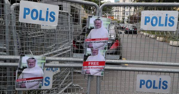Foto: Retratos del periodista saudí desaparecido Jamal Khashoggi pegadas en una barrera policial ante el consulado saudí en Estambul. (EFE)