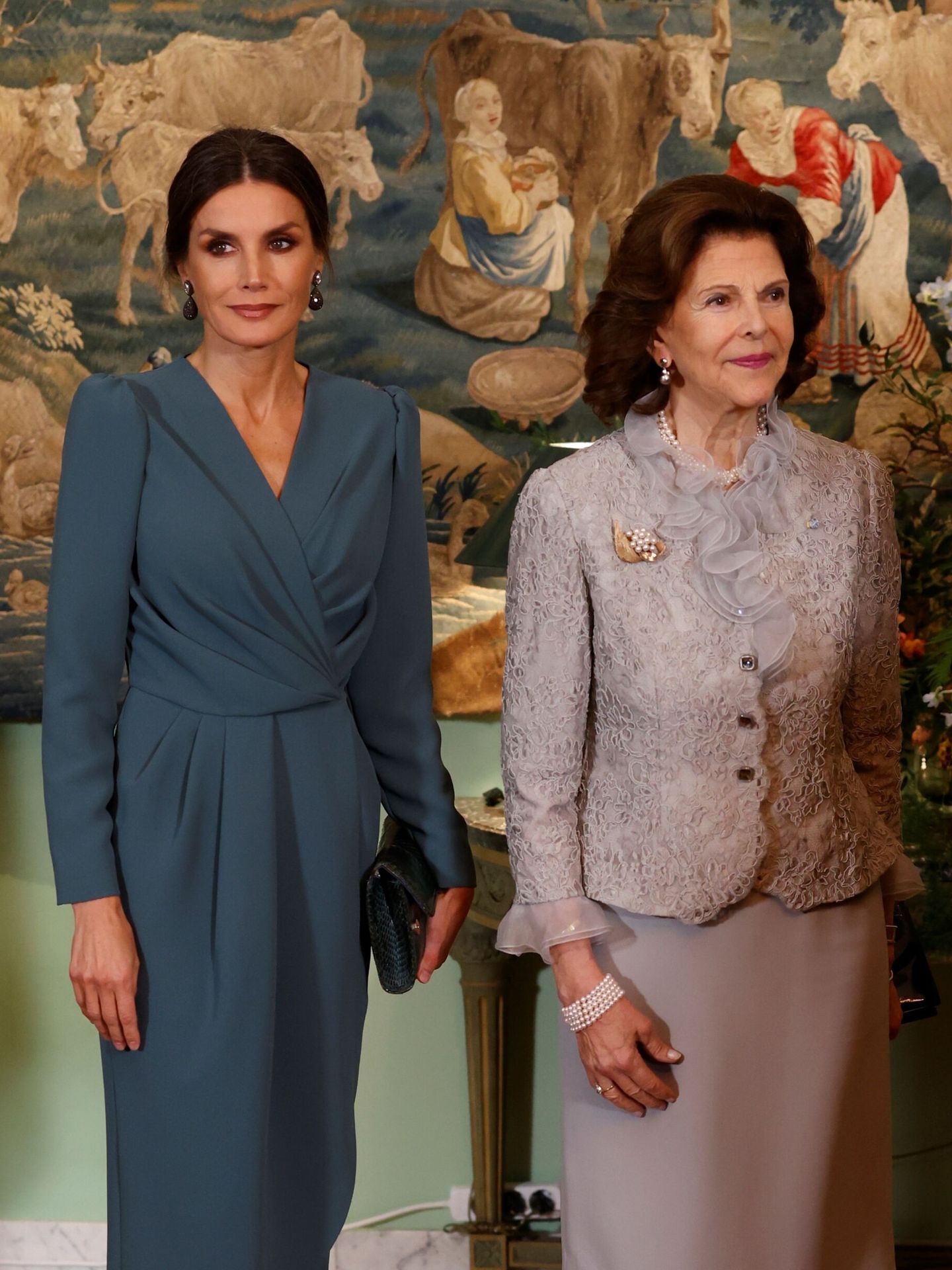 La reina Letizia y Silvia de Suecia. (EFE/Juanjo Martín)
