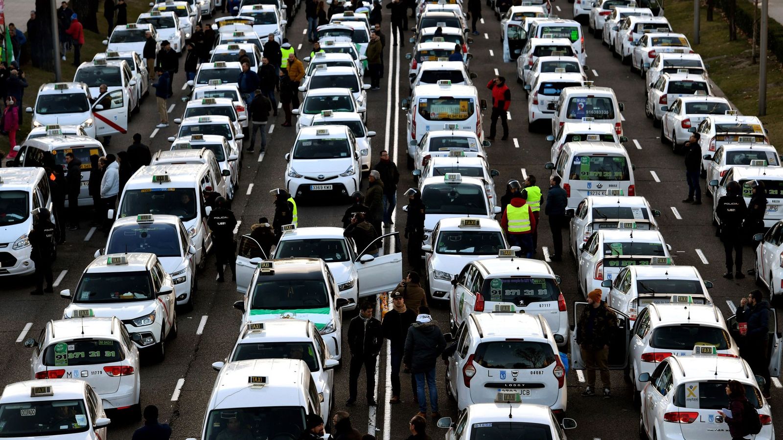 Foto: Huelga de taxis en Madrid. (EFE)