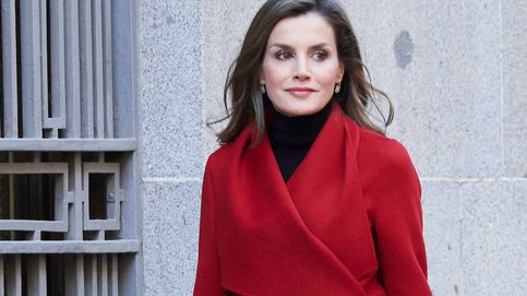 De Isabel Díaz Ayuso a la reina Letizia: 5 abrigos rojos para combatir el frío con estilo