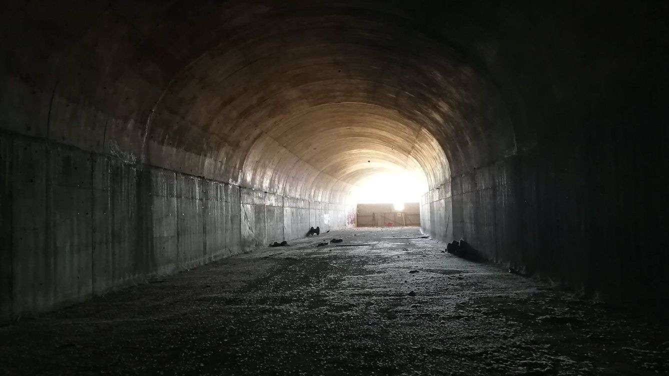 Foto: Uno de los túneles abandonados de las obras fallidas del tren a Navalcarnero. (Foto: PSOE de Navalcarnero)