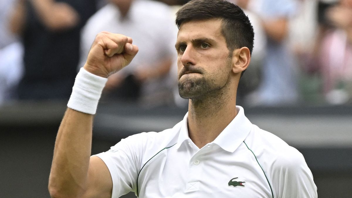 Djokovic sobrevive a las dudas y remonta a Sinner para estar en semifinales de Wimbledon