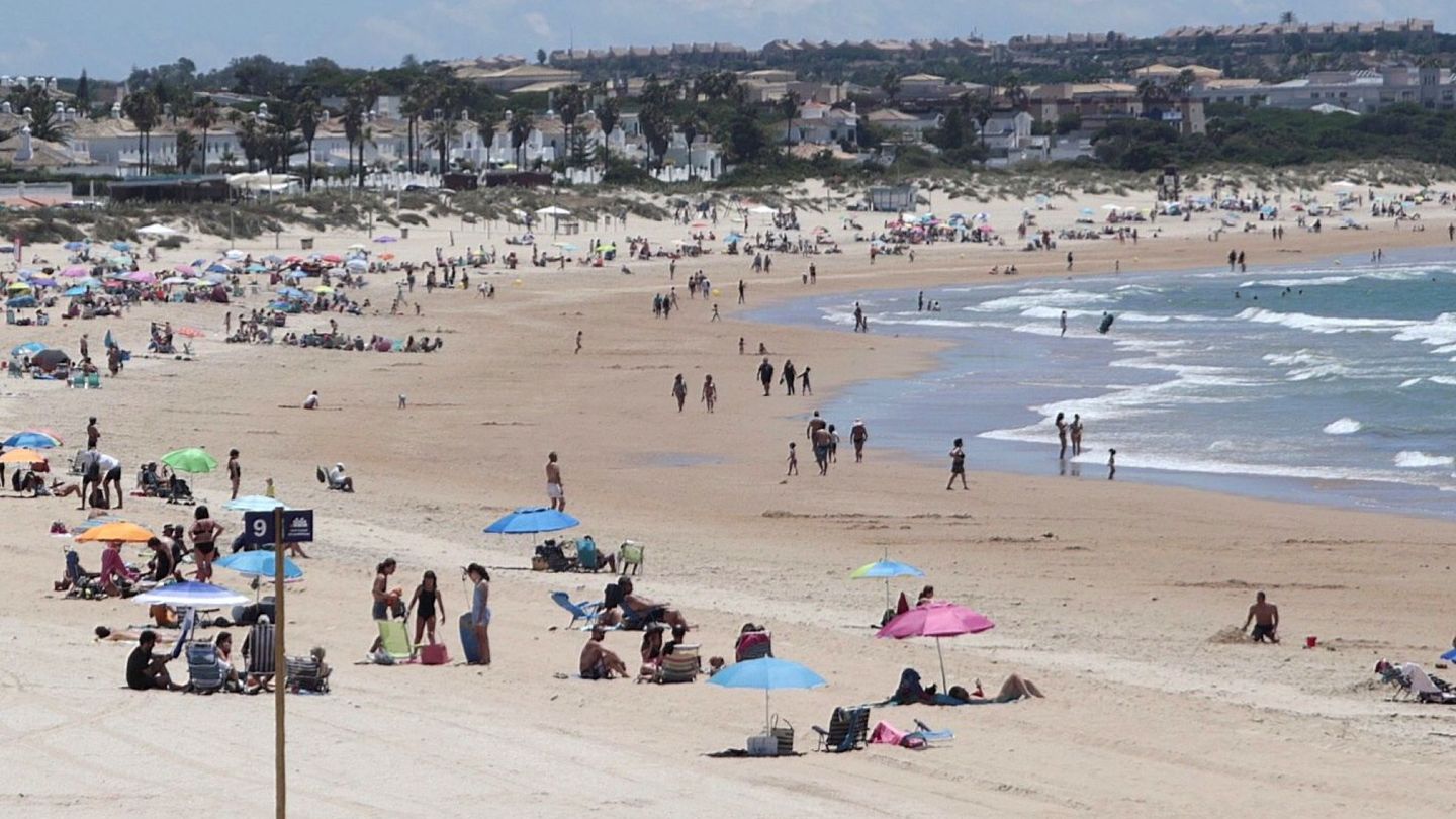La playa de La Barrosa, en Chiclana de la Frontera. (Cádiz)