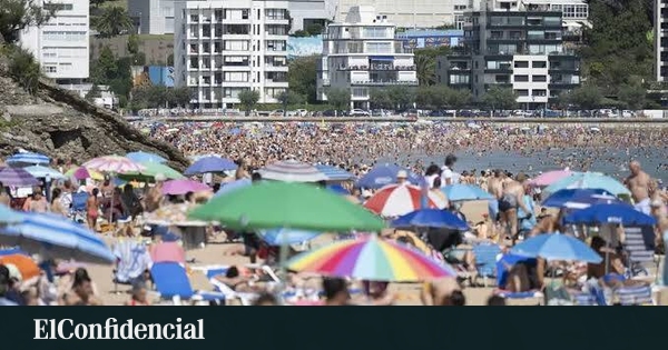 Marcos Fernández, economista:  En Cantabria, el problema es ese modelo de turismo en el que vienen todos a la vez  