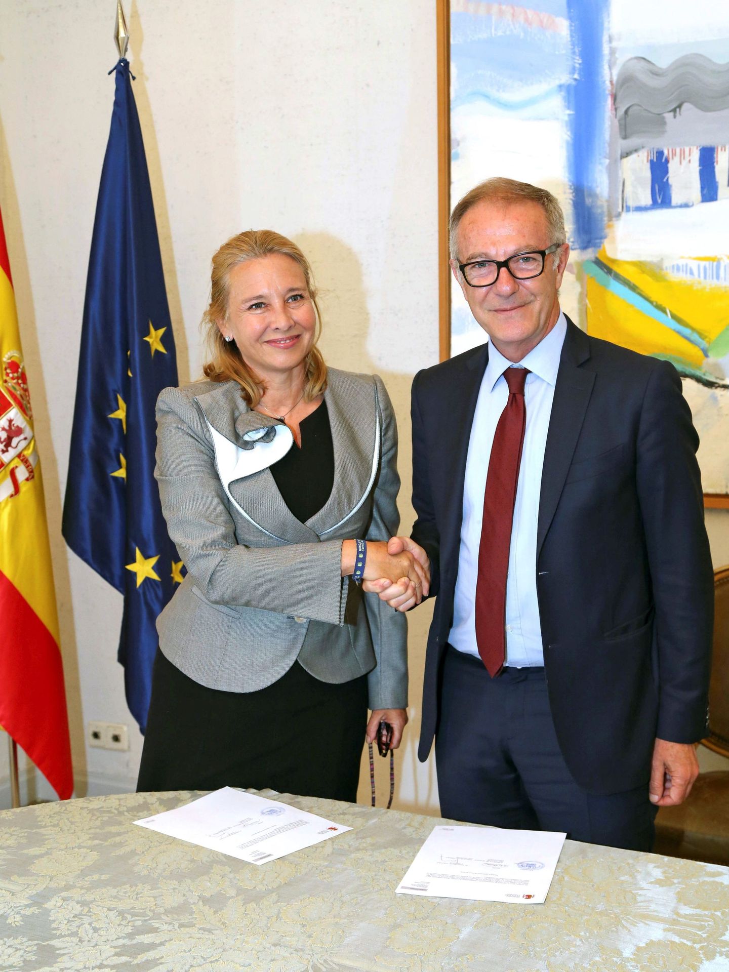 El ministro en funciones José Guirao y la duquesa del Infantado Almudena de Arteaga y del Alcázar. (EFE)