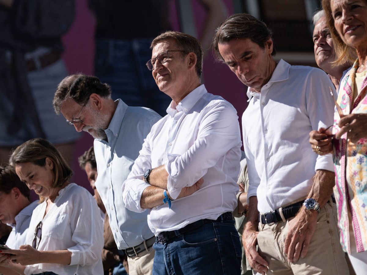 Foto: Cuca Gamarra, Mariano Rajoy, Alberto Núñez Feijóo y José María Aznar durante el acto del PP contra la amnistía. (Sergio Beleña)