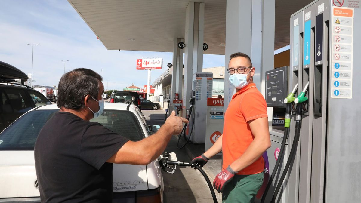 Llenar el depósito es más caro: la gasolina marca récord y el diésel está a las puertas