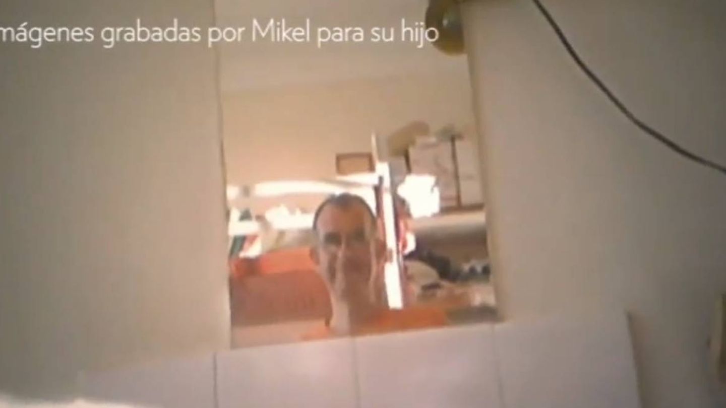 Mikel en un vídeo que grabó para su hijo