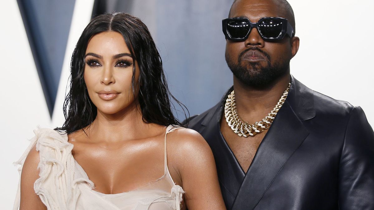 Kim Kardashian se enfunda en un traje de látex para el debut religioso de Kanye West 