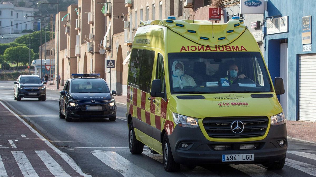 Una mujer embarazada, herida por una descarga eléctrica al intentar rescatar un móvil de una lavadora en Lorca