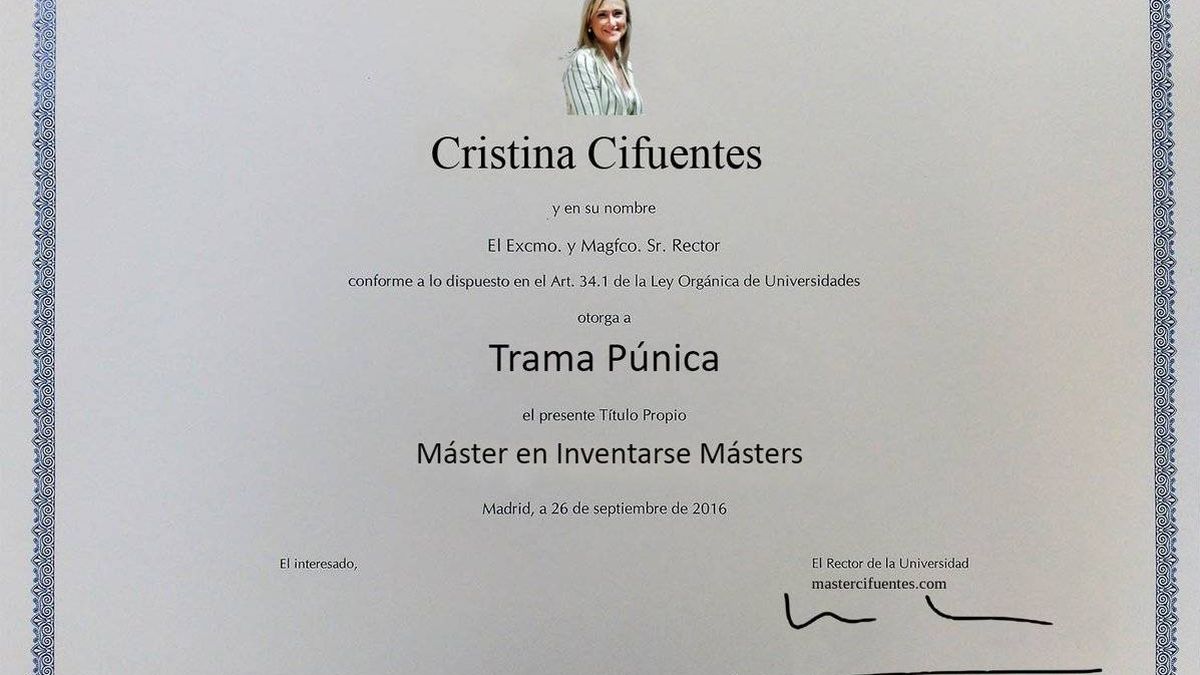 Mastercifuentes.com, Twitter... Cristina Cifuentes desata la originalidad en redes