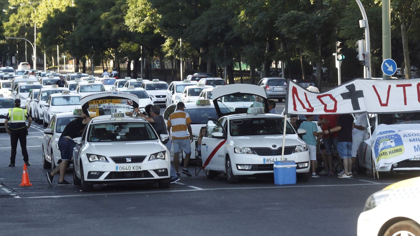 Las protestas de los taxistas en Madrid. (EFE)