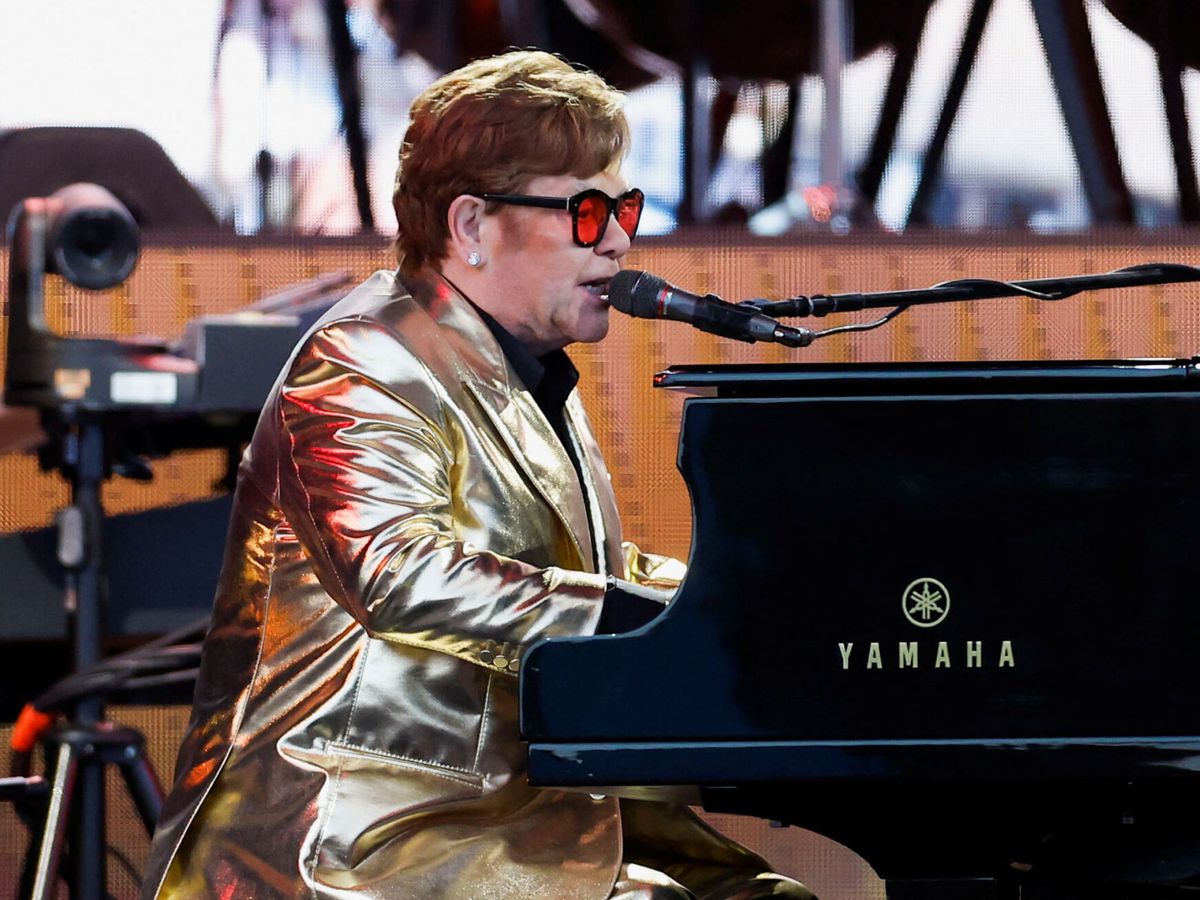 Las lágrimas de Elton John por su amigo George Michael, emocionan a todo el  festival de Glastonbury