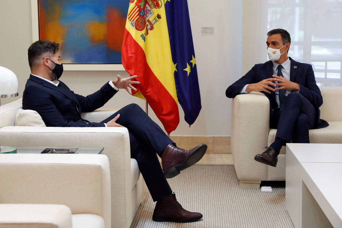 Pedro Sánchez y Gabriel Rufián, durante un encuentro en Moncloa. (EFE)