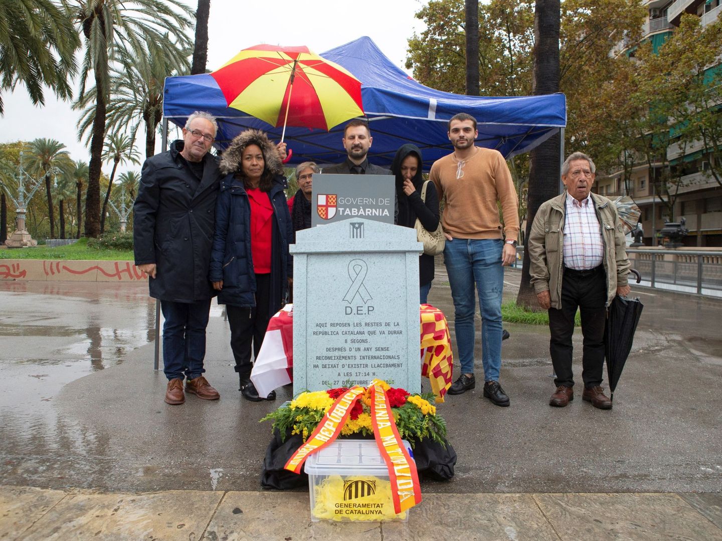 El 'Gobierno de Tabarnia' organiza un 'funeral de la república catalana'. (EFE)