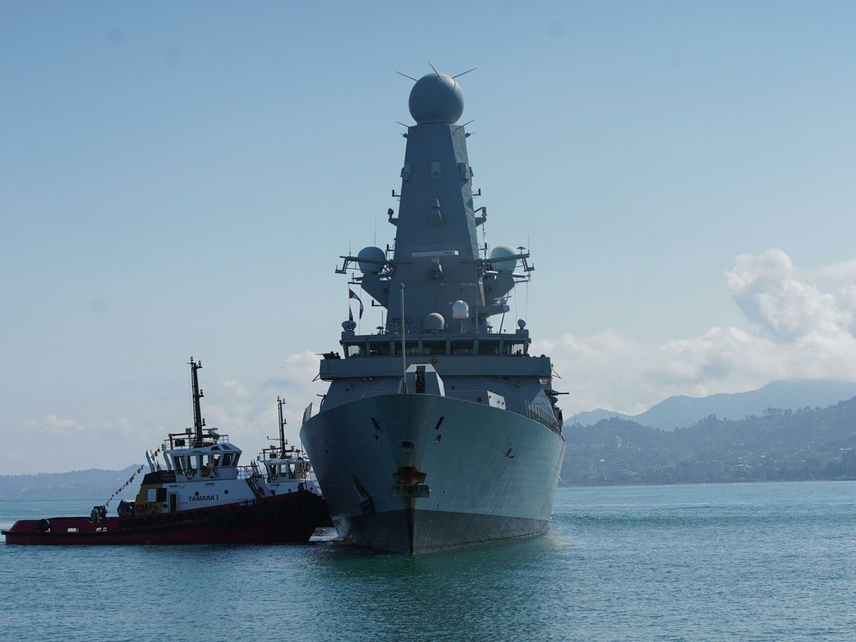 Foto: El 'HMS Defender'. (EFE)