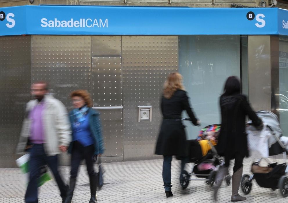 Foto: Imagen de una sucursal de Banco Sabadell. (EP)