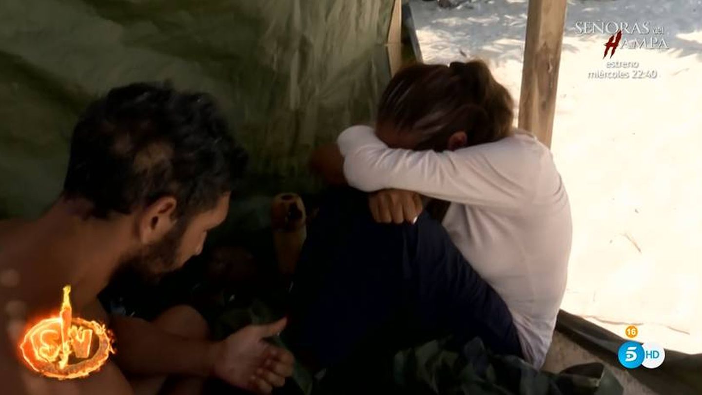 El ataque de ansiedad de Isabel Pantoja en 'Supervivientes'. (Telecinco)