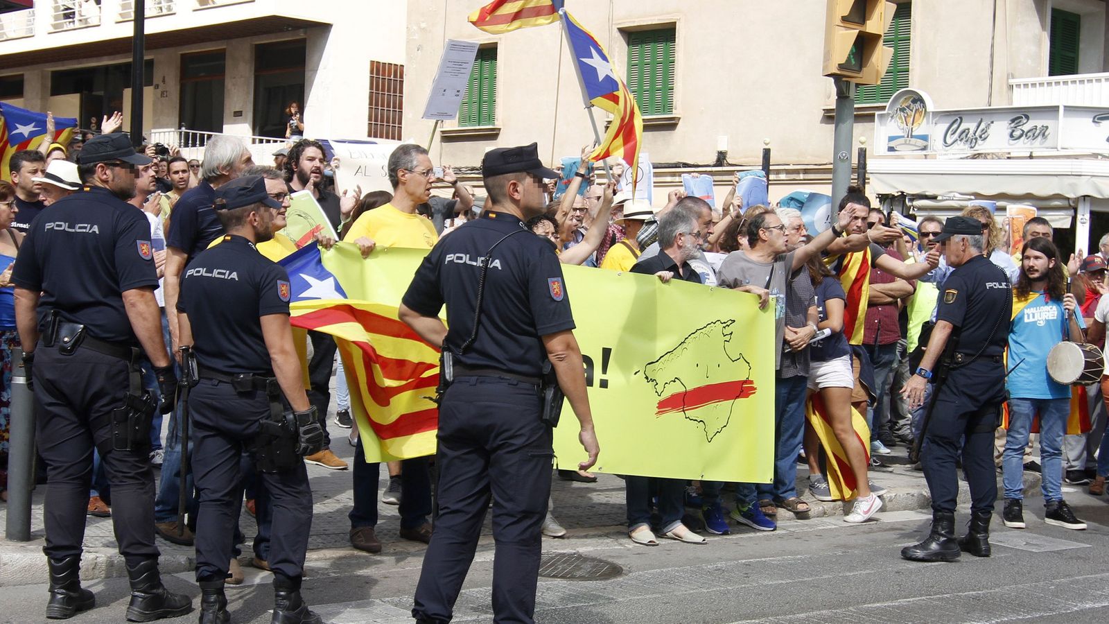 Foto: Manifestantes reclaman el 'derecho a decidir' de Cataluña. (EFE)