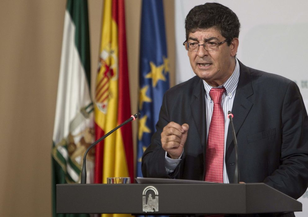 Foto: El vicepresidente de la Junta de Andalucía, Diego Valderas durante una rueda de prensa (Efe)