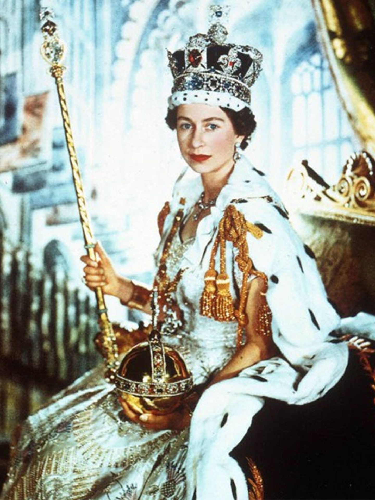 Isabel II, en un retrato el día de su coronación. (Victoria and Albert Museum/Cecil Beaton)
