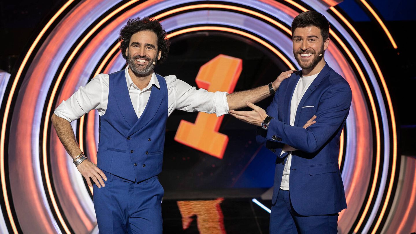 Raúl y Rodrigo, presentadores de 'Todos contra 1'. (RTVE)