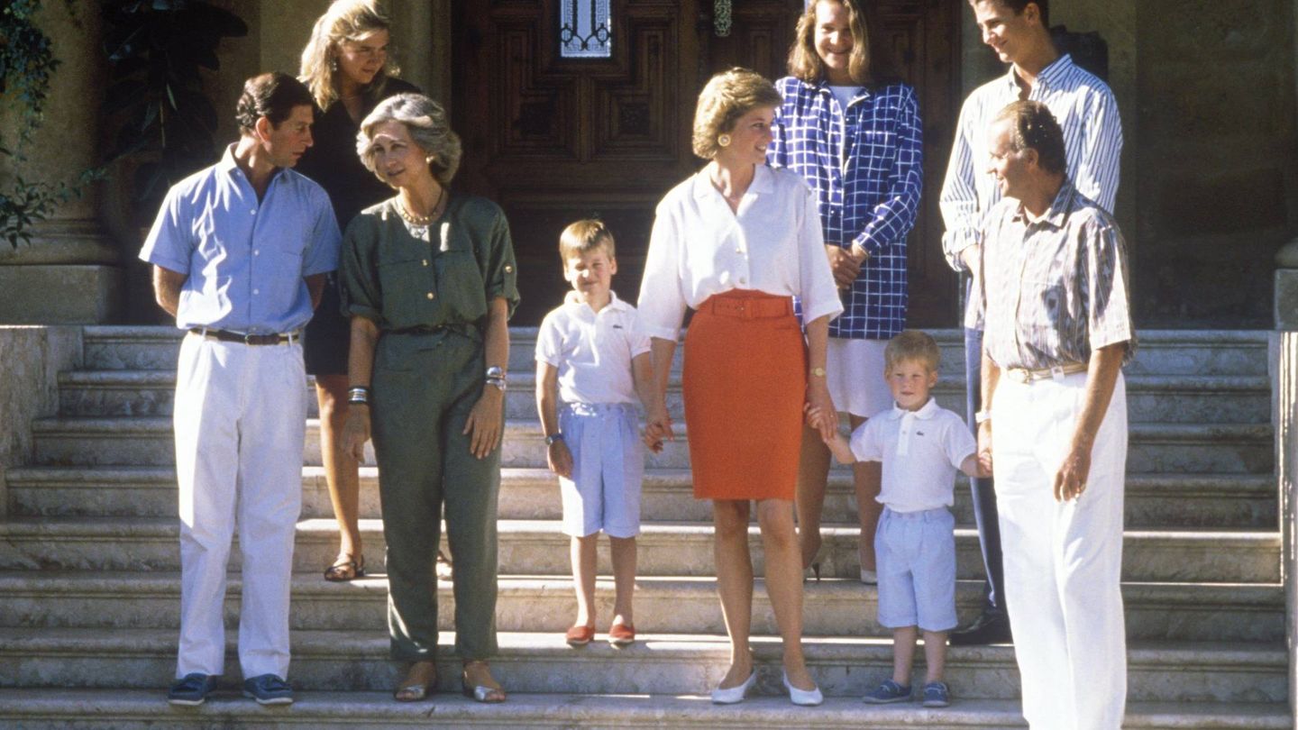 La Reina Sofia, Lady Di y sus familias en Marivent. (Cordon Press) 