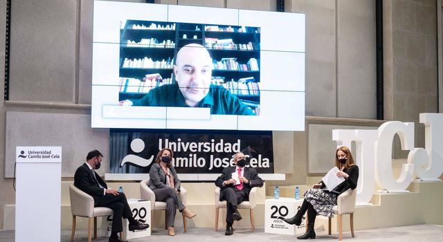 Firoz Ladak, CEO de Edmond de Rothschild Foundations, en pantalla, durante la presentación de Sfera. (C. Castellón)