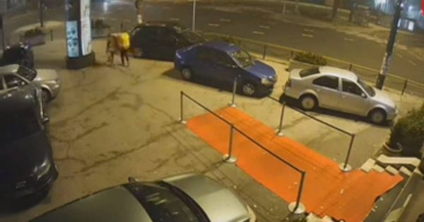 Foto: El hombre golpeó a la mujer en la cabeza, lo que provocó la actuación de Stojnic (Foto: YouTube)