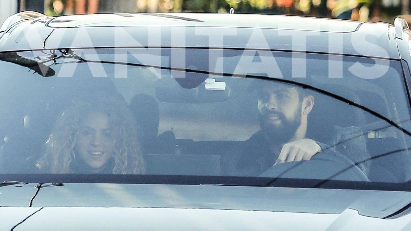 Shakira y Piqué en el coche. (Vanitatis)