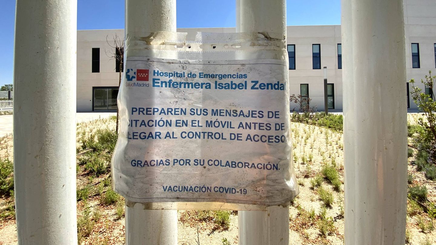 Cartel de la petición del mensaje de la citación para la vacuna contra el covid en el Zendal. (S.M)