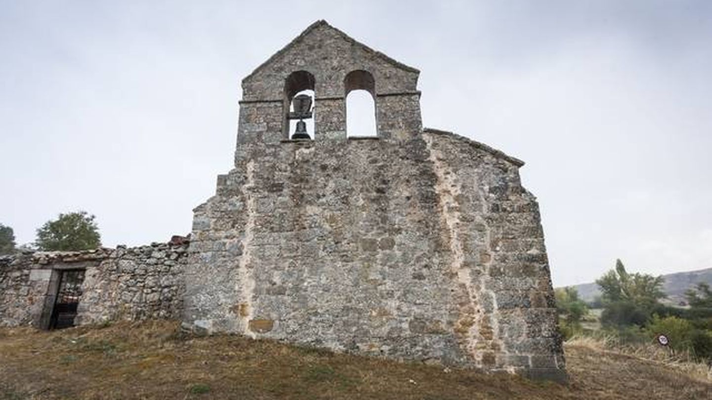 Iglesia de Quintanar del Pino (Burgos) a la que han robado una campana. (A.R./Diario de Burgos)