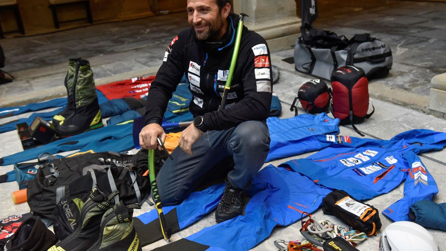  El montañero Alex Txikon durante la presentación en diciembre de su expedición invernal Manaslu Eki Fundación. EFE 