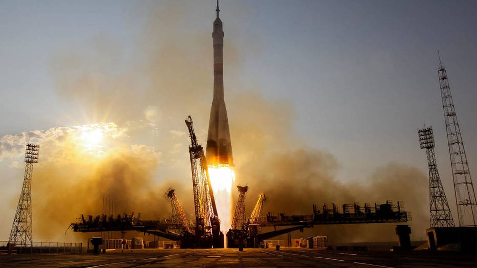 Foto: El despegue del cohete y cápsula Soyuz MS-01 hoy desde Kazijistán. (Foto: Reuters)