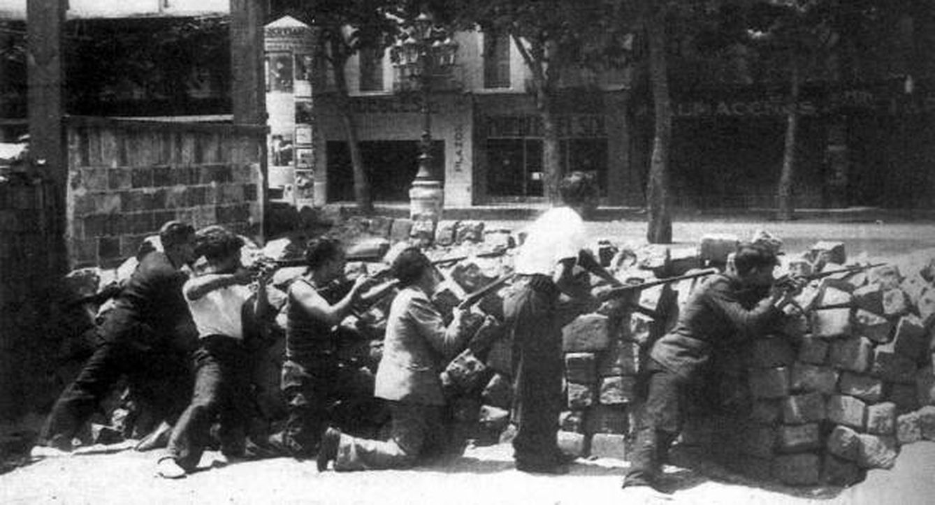 Barricadas en Barcelona, mayo de 1937.