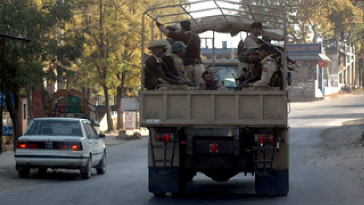 Al menos 8 muertos y 40 heridos en un atentado contra un autobús militar en Pakistán