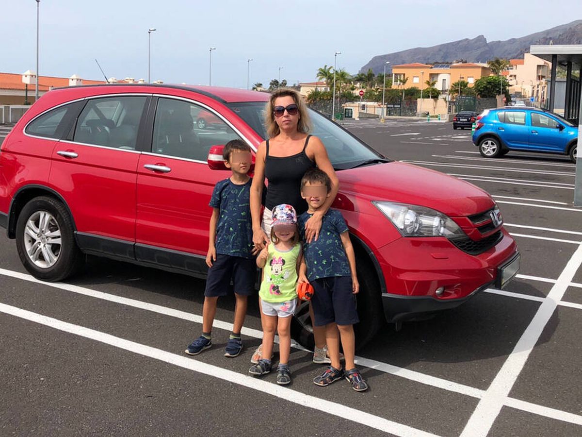 Foto: Maragaryta Pugachova con sus hijos y su coche. (Imagen cedida)