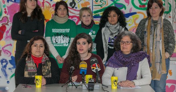 Foto: Las portavoces de la coordinadora de asociaciones de mujeres que prepararon la huelga del 8 de marzo. (EFE)