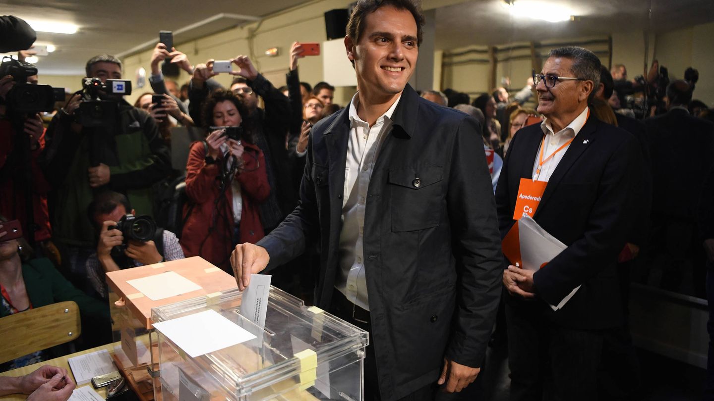 Albert Rivera, en Barcelona, votando en las elecciones generales. (Getty)