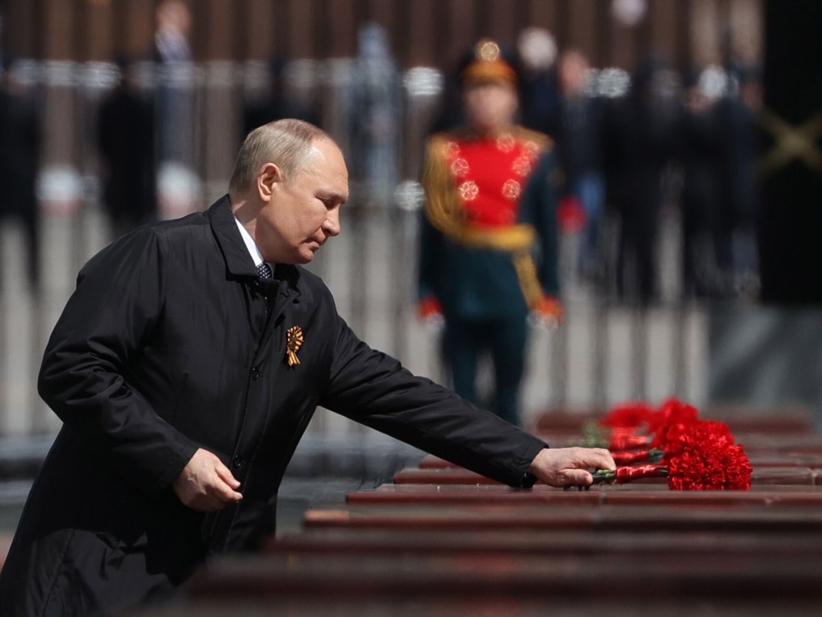 Foto: Vladimir Putin en un desfile militar. (Reuters/ Anton Novoderezhkin)