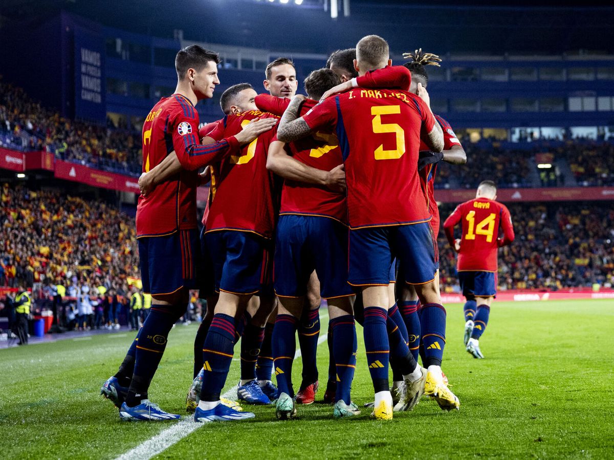 Foto: Los jugadores de la selección española celebran su primer gol. (EFE/ RFEF/Pablo García)