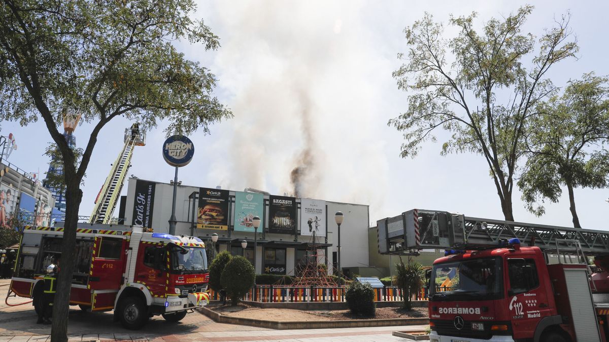 Controlado el incendio en un centro comercial de Las Rozas (Madrid)