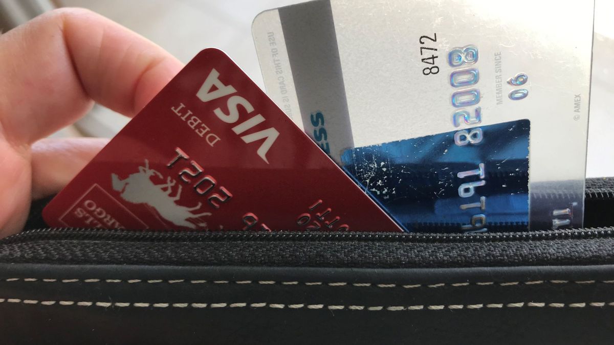 Del fontanero al feriante: Italia multa con 30 euros a quienes se nieguen a cobrar con tarjeta