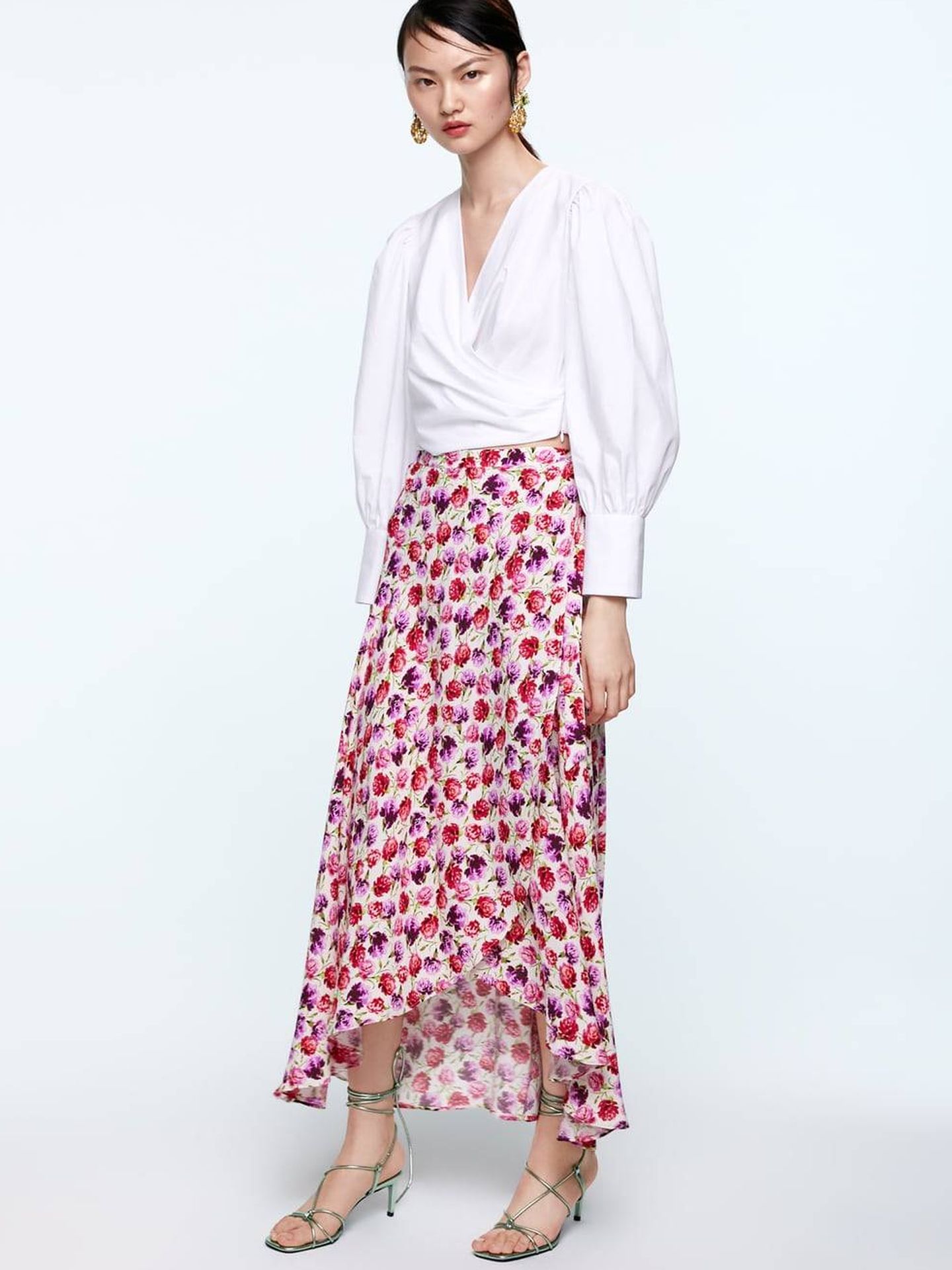 La falda que Alba Díaz luce tal y como aparece en la shop online de Zara.  (Cortesía)