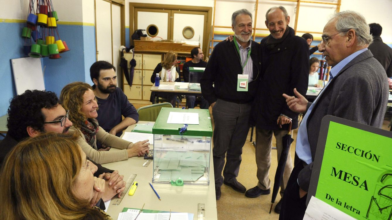 Foto: Alfonso Guerra ha ejercido su derecho a voto en las Elecciones de Andalucía 2015 (EFE)