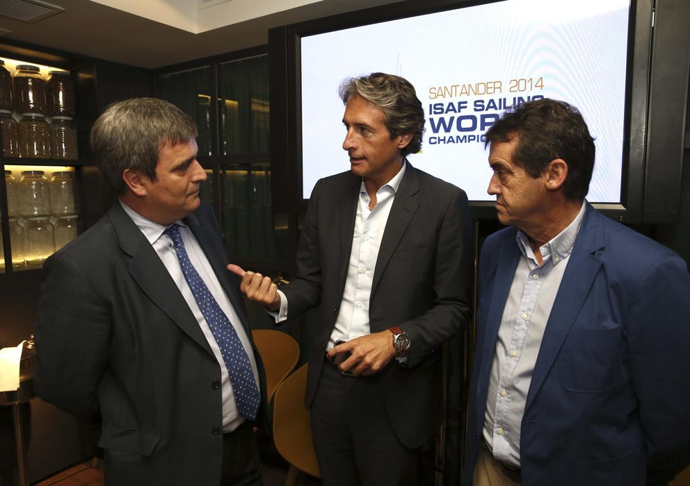 Foto: Iñigo de la Serna, Miguel Cardenal (i) y José Ángel Rodríguez durante la presentación del Mundial de Vela (EFE)