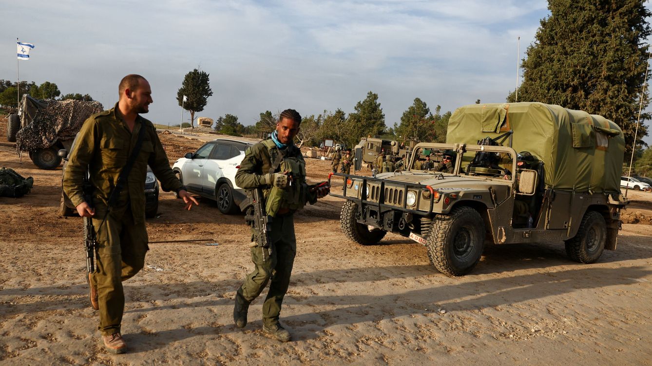 Foto:  Soldados israelíes cerca de la frontera en Gaza (REUTERS / Athit Perawongmetha)