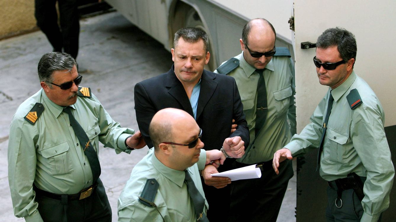 Foto: El británico Tony Alexander King, a su llegada al Palacio de Justicia de Málaga en 2006. (EFE/M. G.)