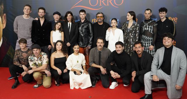 El elenco de la serie 'Zorro' asiste al estreno este pasado 23 de enero. (Europa Press/Ángel Díaz Briñas)